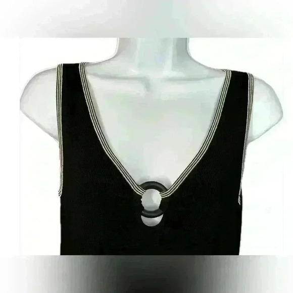 White House Black Market V-neck Black Women's Tank Top (329) - Picture 3 of 9